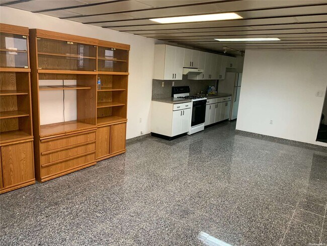 Primary Photo - 75-13 67th Rd