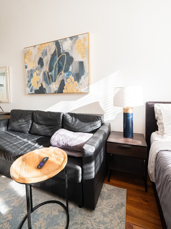 Building Photo - 32 W 86th St