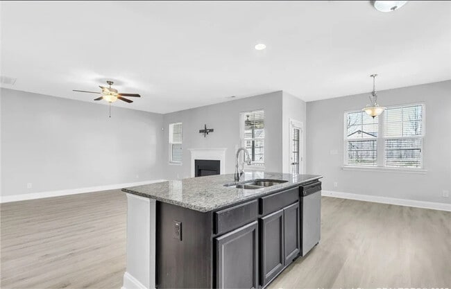 Building Photo - 908 Liberty Ln