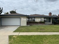 Building Photo - Great one level three bedroom home in South Salinas