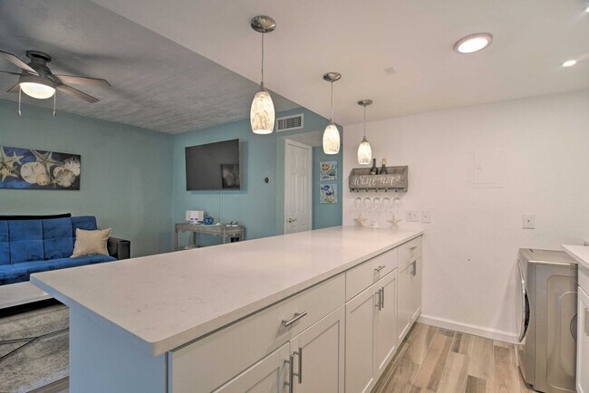 Building Photo - 8931 Blind Pass Rd