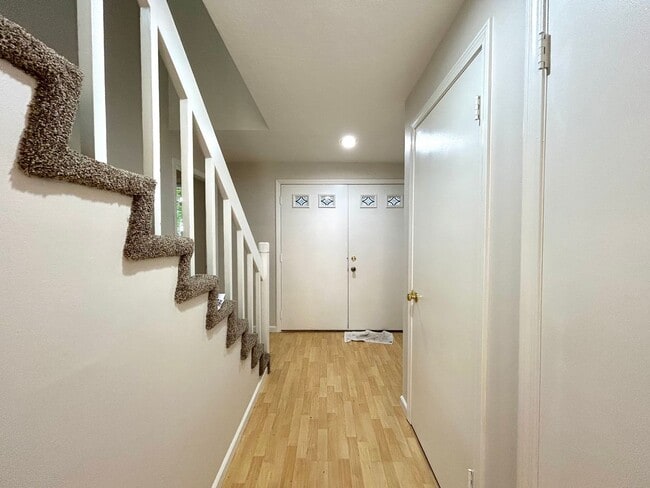 Building Photo - Beautiful 4BD Home | Fireplace, Fenced Backyard, Deck, Garage & A/C