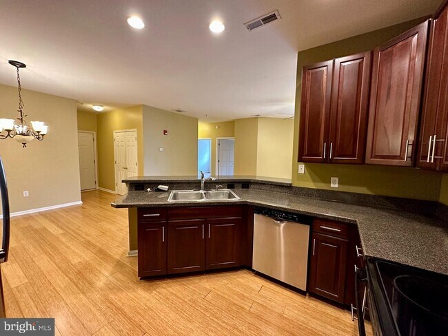 Building Photo - 3902 Fullerton Ct