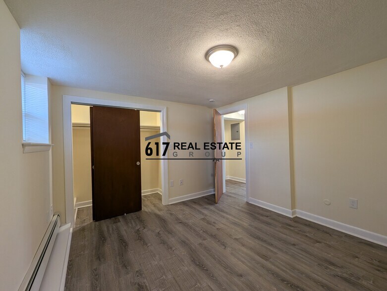 Building Photo - 176 N Beacon St