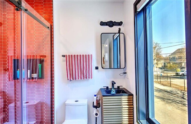 Building Photo - 37 Ring St