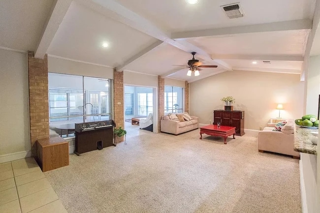 LIvingroom - 3508 Grande Bulevar