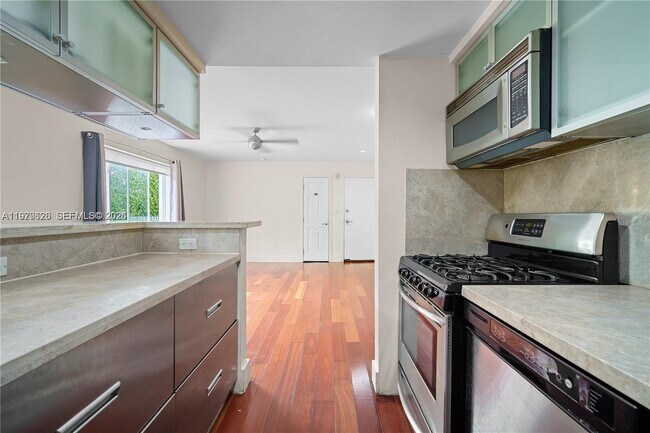 Building Photo - 731 6th St