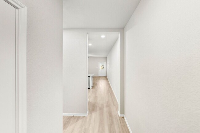 Building Photo - Discover Modern Comfort