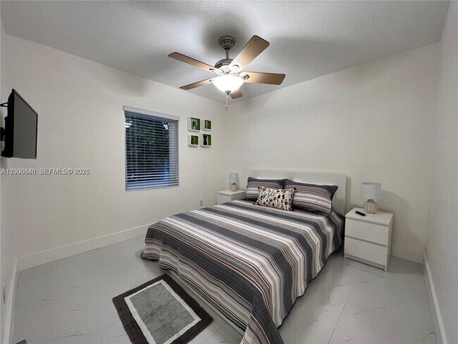 Building Photo - 1380 SW 11th St