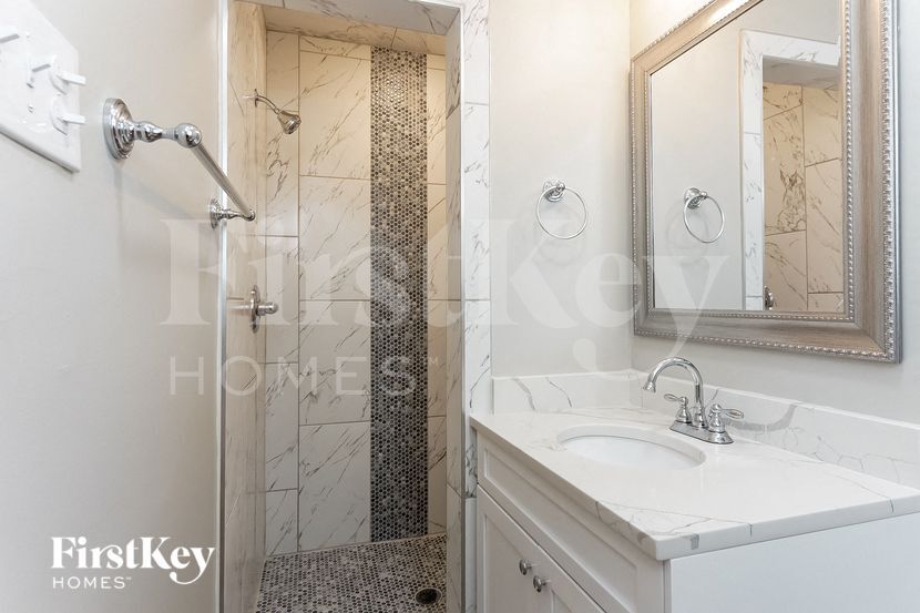 Building Photo - 601 Staffordshire Dr