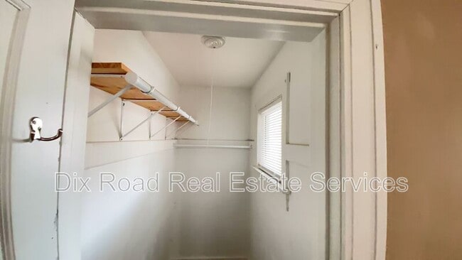 Building Photo - 15 Vassar Dr