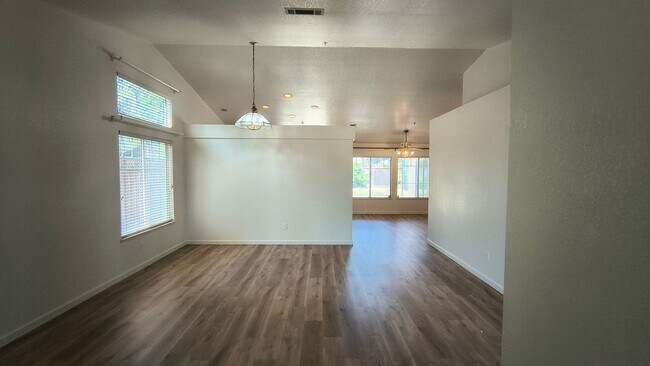 Building Photo - Brand New Flooring and FRESH Paint - SPACIOUS 3 BEDROOM HOUSE IN LIVERMORE!!!