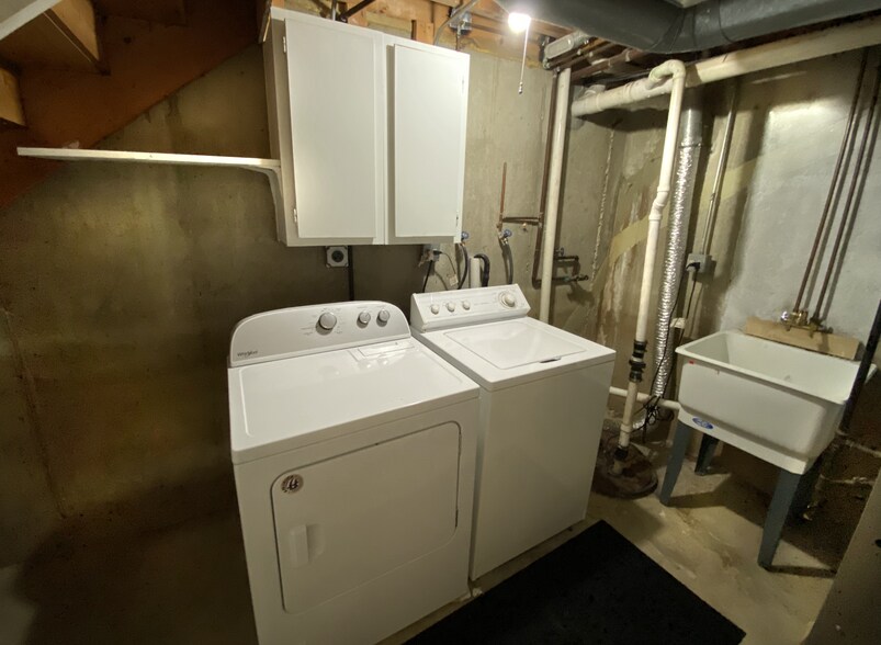 In_unit_laundry - 353 Ashwood Ct