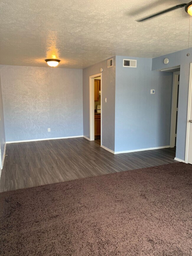 Building Photo - Spacious 2-Bedroom Apartments in Dallas – Starting at $1,150/Month