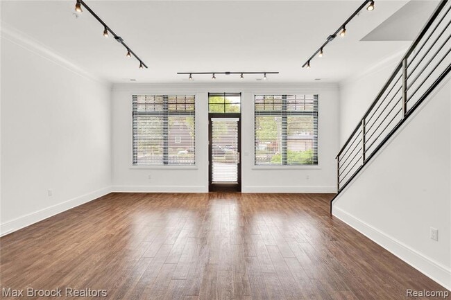 Building Photo - 431 S Eton St