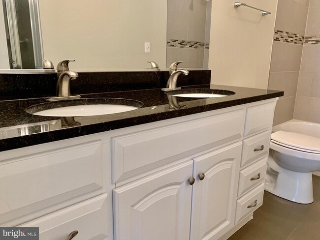 Building Photo - 1569 Templeton Pl