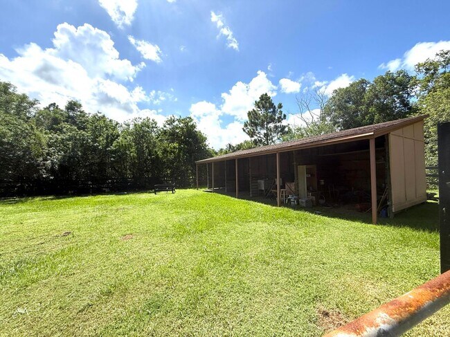 Building Photo - 14765 Northlake Blvd