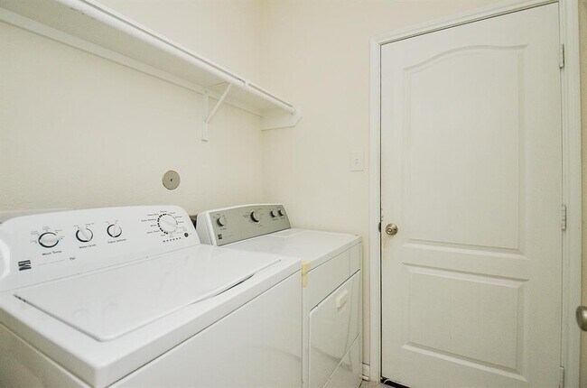 Building Photo - 25410 Champion Ridge Ct