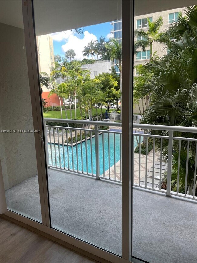 Building Photo - 2000 N Bayshore Dr