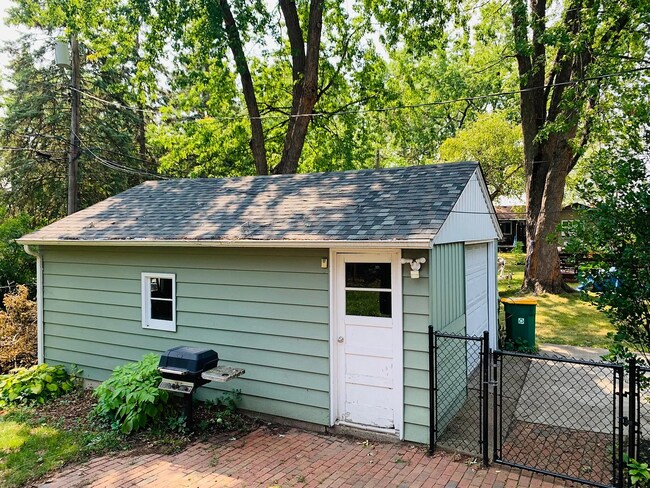 Building Photo - 4916 Wisconsin Ave N