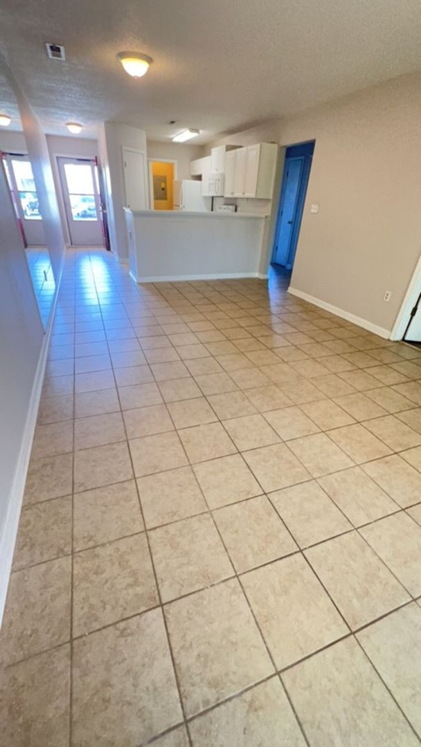 Building Photo - 2-Bedroom, 2-Bathroom Condo