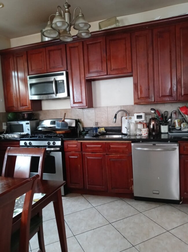 Building Photo - 23 Vroom St