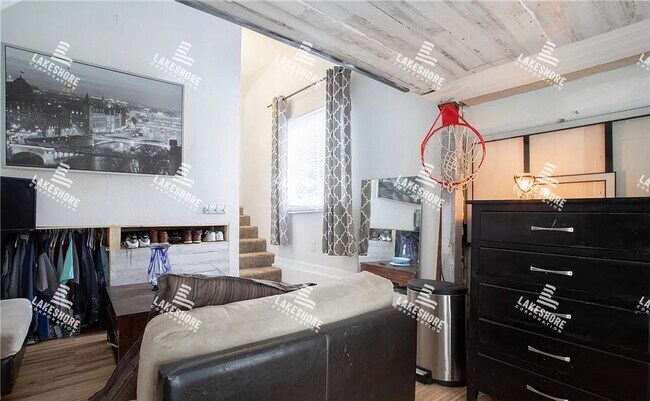 Building Photo - 3 Bed 2 Bath Graham Home w/ Beautiful Kitchen Remodel!