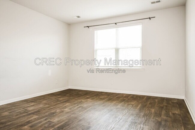 Building Photo - 928 Woodside Creek Ln