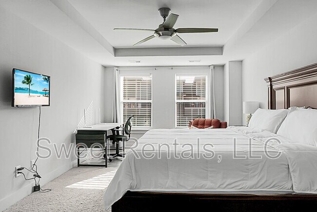 Building Photo - 4565 Mixson Ave
