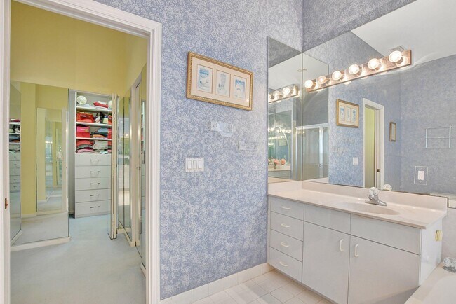 Building Photo - 23088 Via Stel