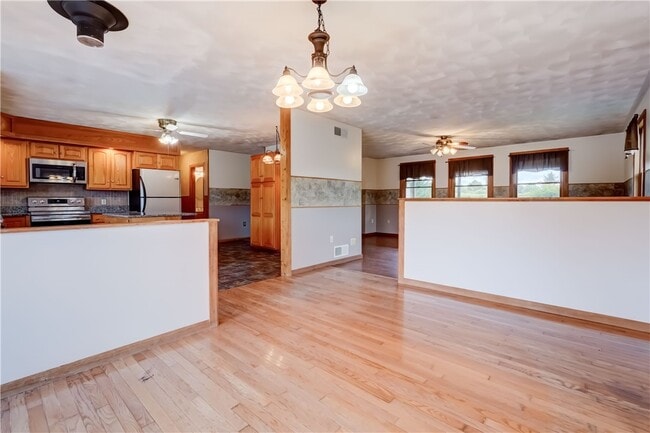 Building Photo - 681 NY-364