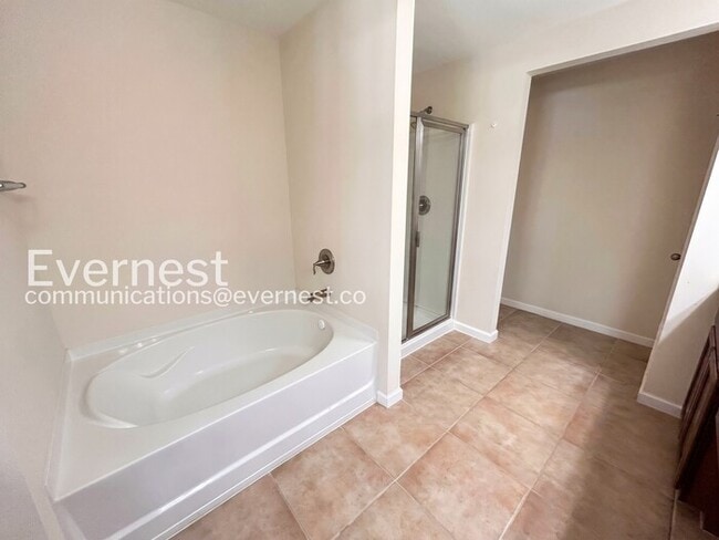 Building Photo - 3 Bed, 2.5 Bath Home with Attached Garage / Available Now!