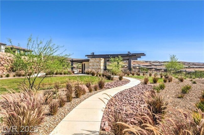 Building Photo - 6 Sun Lily Ln