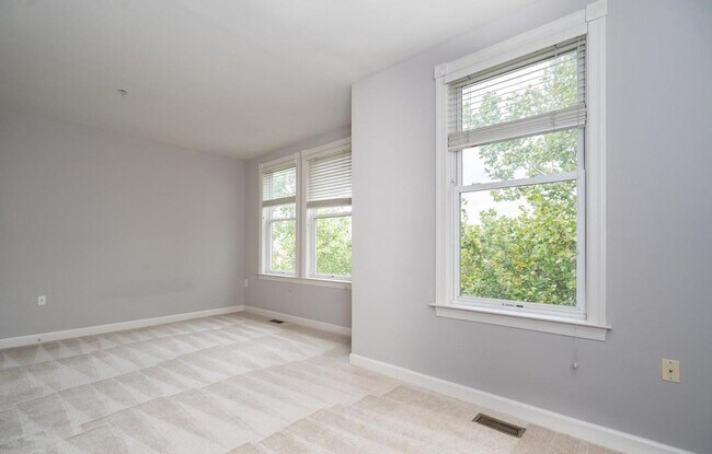 Building Photo - 1354 Monroe St NW