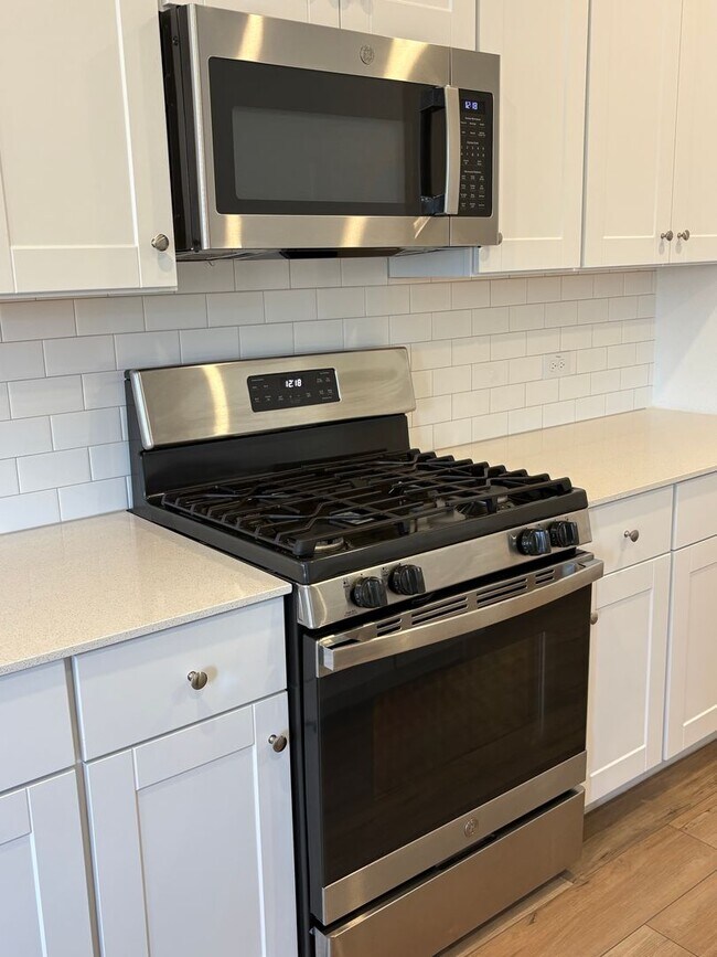 Building Photo - Cute Newer 3-2-2 Princeton!