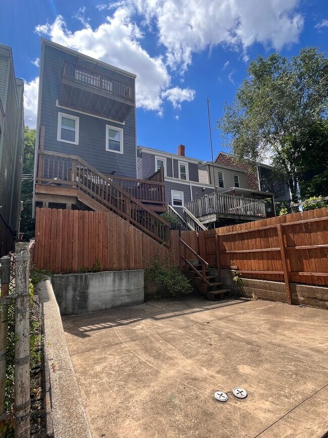 Building Photo - Lawrenceville 3 Bed, 2.5 Bath House with Parking for Lease July 1!