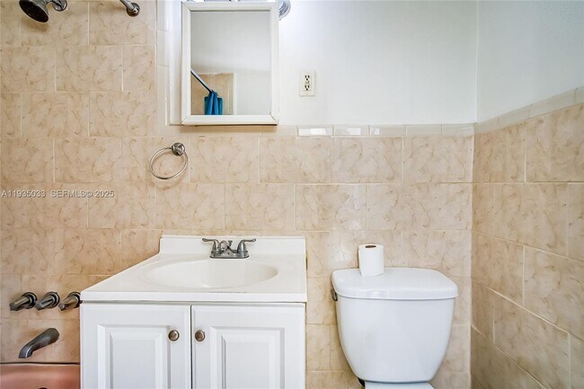 Building Photo - 6484 Indian Creek Dr