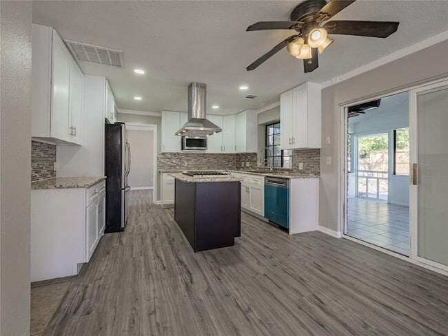 Building Photo - 2722 Carmel Woods Dr