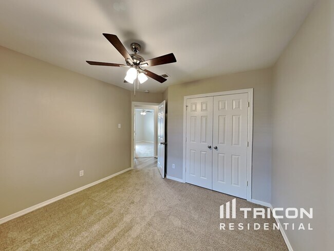 Building Photo - 1082 Roundrock Dr