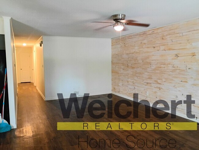 Building Photo - Comfortable 3-Bed, 2-Bath Rental in Quiet ...