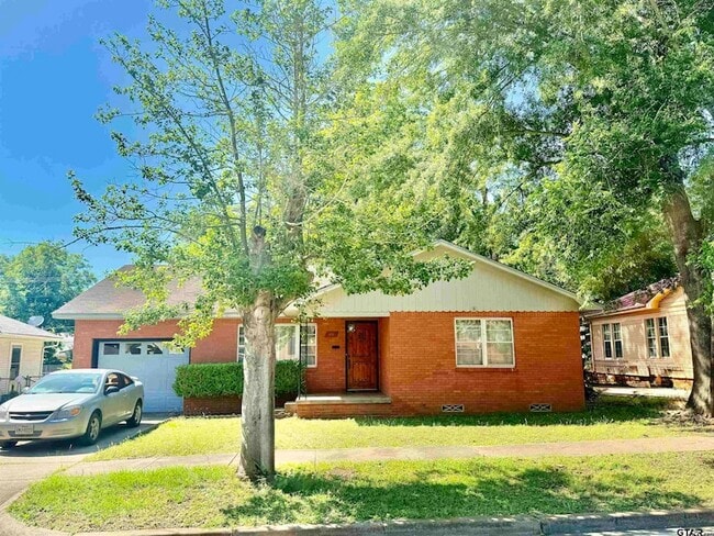 Building Photo - 717 Dallas St