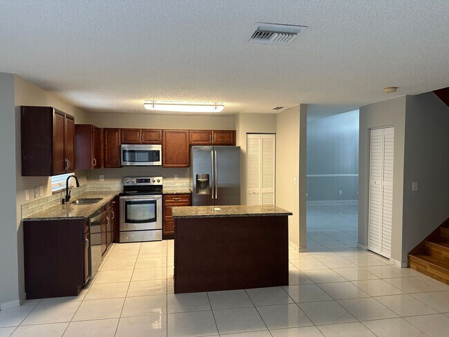 Building Photo - Single Family house in Silver Lakes - Pemb...