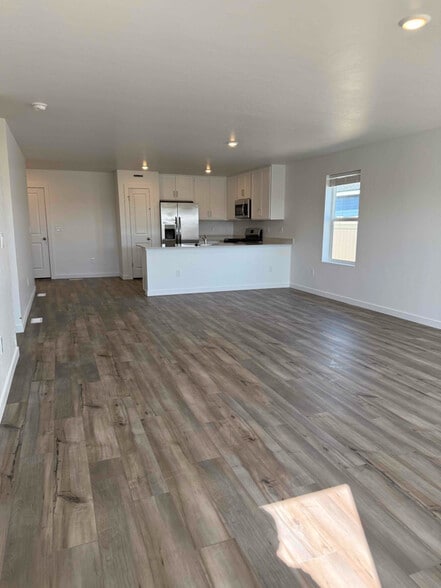 Building Photo - 7609 E Toussand Dr