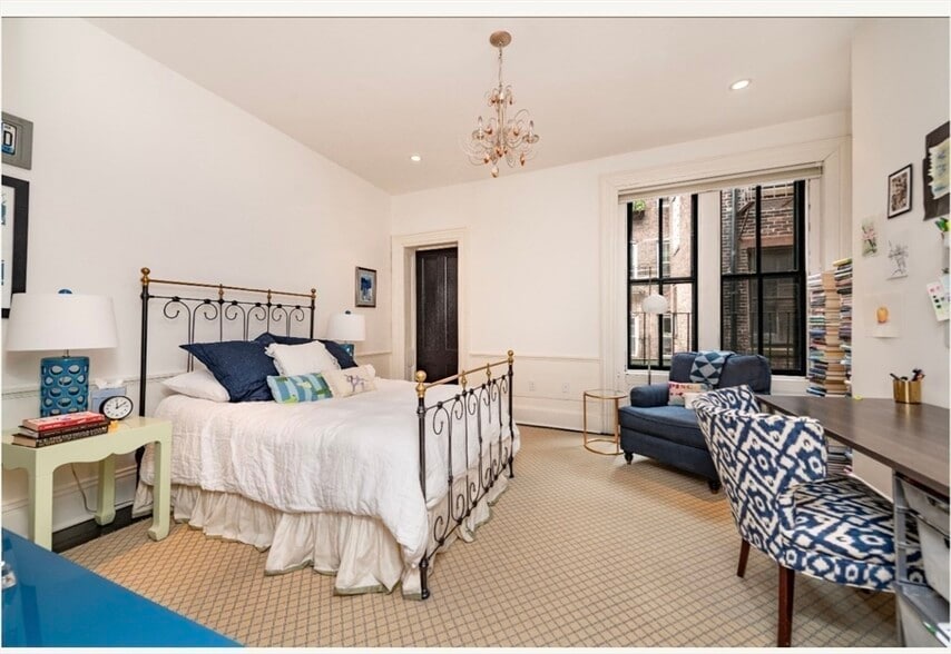 Building Photo - 22 Joy St