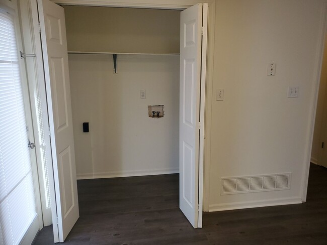 Building Photo - 4818 Prairie Cir