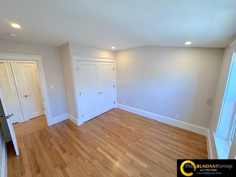 Building Photo - 14 White St