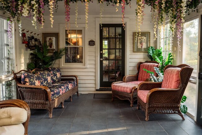 Building Photo - 1357 Canal Rd