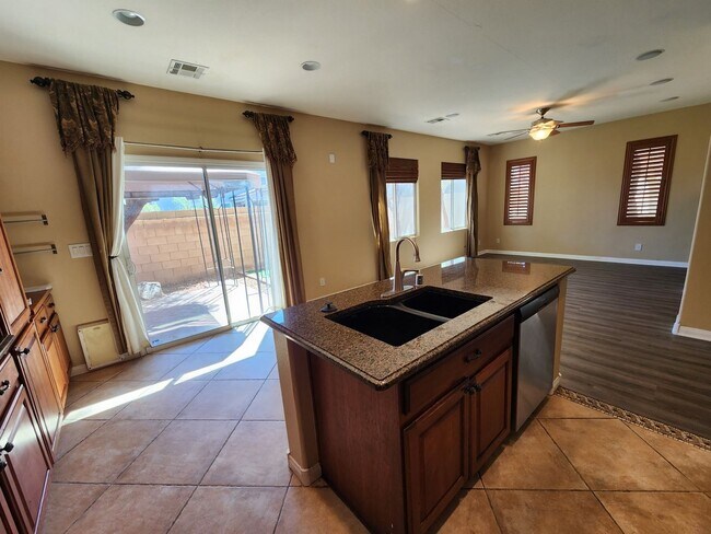 Building Photo - Stunning 4 Bed 3 Bath 2 Story Home with Loft