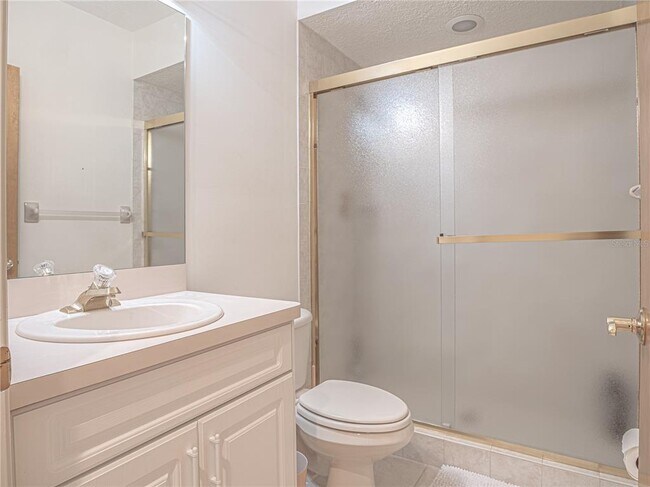 Building Photo - 920 E Lake Dr