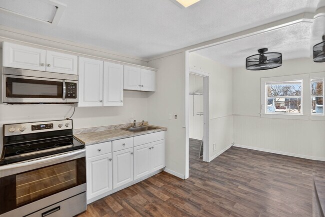 Building Photo - 120 S Main St